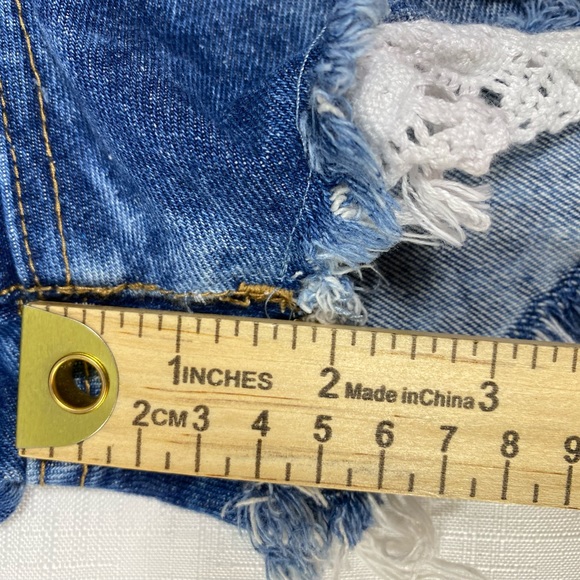 Salvaje Denim Distressed Short Raw Edge Lace Lined Front Shorts Size 11 - Picture 8 of 10
